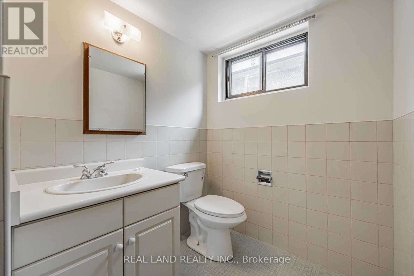 Lower - 274 Timothy Court, Mississauga, Ontario  L5G 2B4 - Photo 4 - W13559724