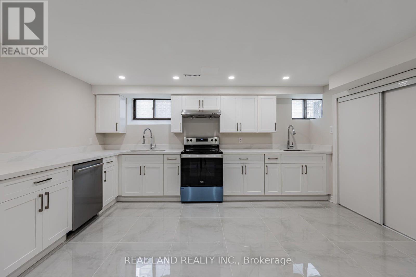 Lower - 274 Timothy Court, Mississauga, Ontario  L5G 2B4 - Photo 7 - W13559724