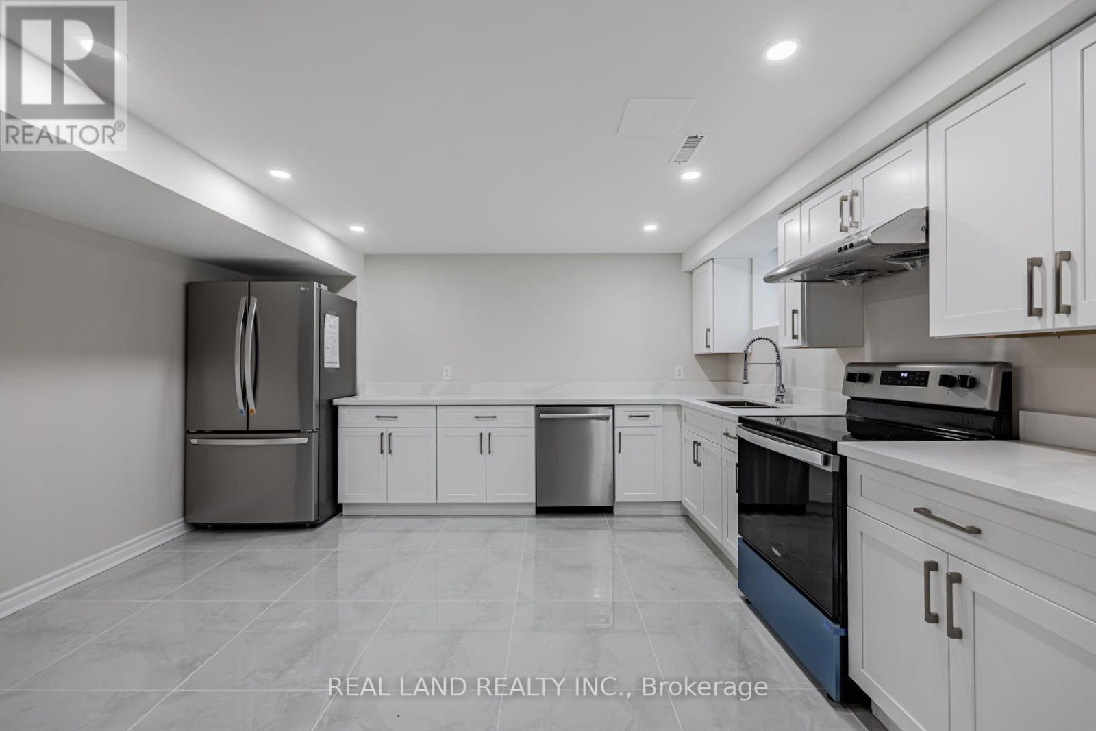 Lower - 274 Timothy Court, Mississauga, Ontario  L5G 2B4 - Photo 8 - W13559724
