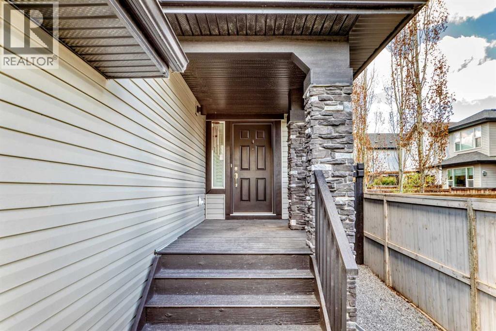 71 Hillcrest Street SW, Airdrie, Alberta  T4B 0Y7 - Photo 2 - A2324875