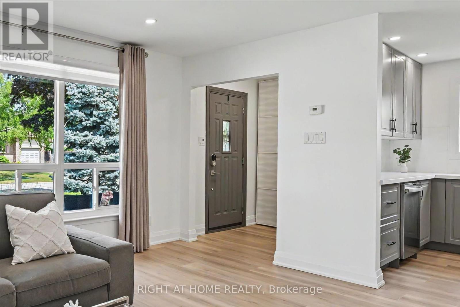 461 Withnell Crescent, Oakville, Ontario  L6L 3M1 - Photo 5 - W13619482
