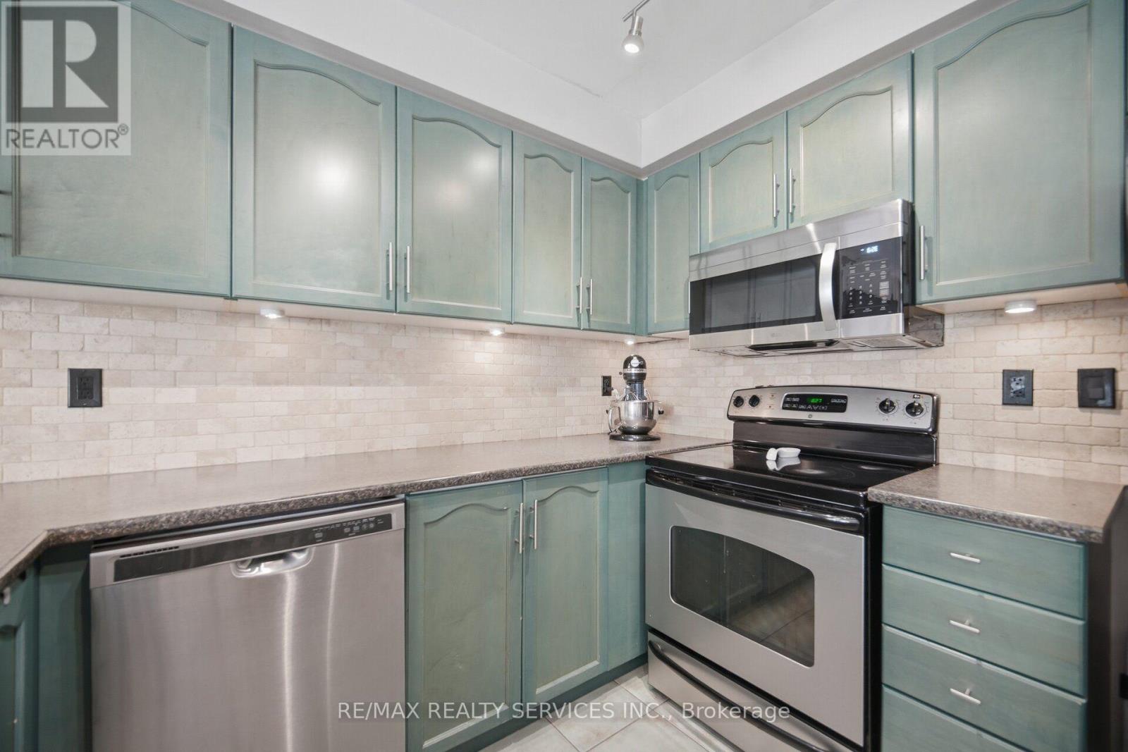 6 Harding Street, Halton Hills, Ontario  L7G 6B1 - Photo 17 - W13619520