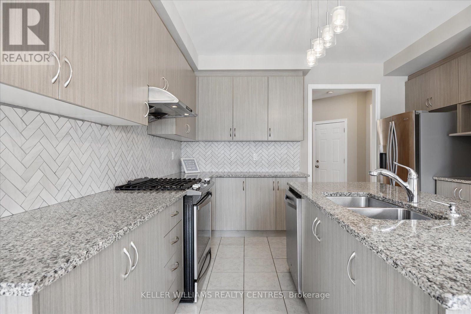 668 Mcgregor Farm Trail, Newmarket (Glenway Estates), Ontario  L3X 1C8 - Photo 6 - N13619612