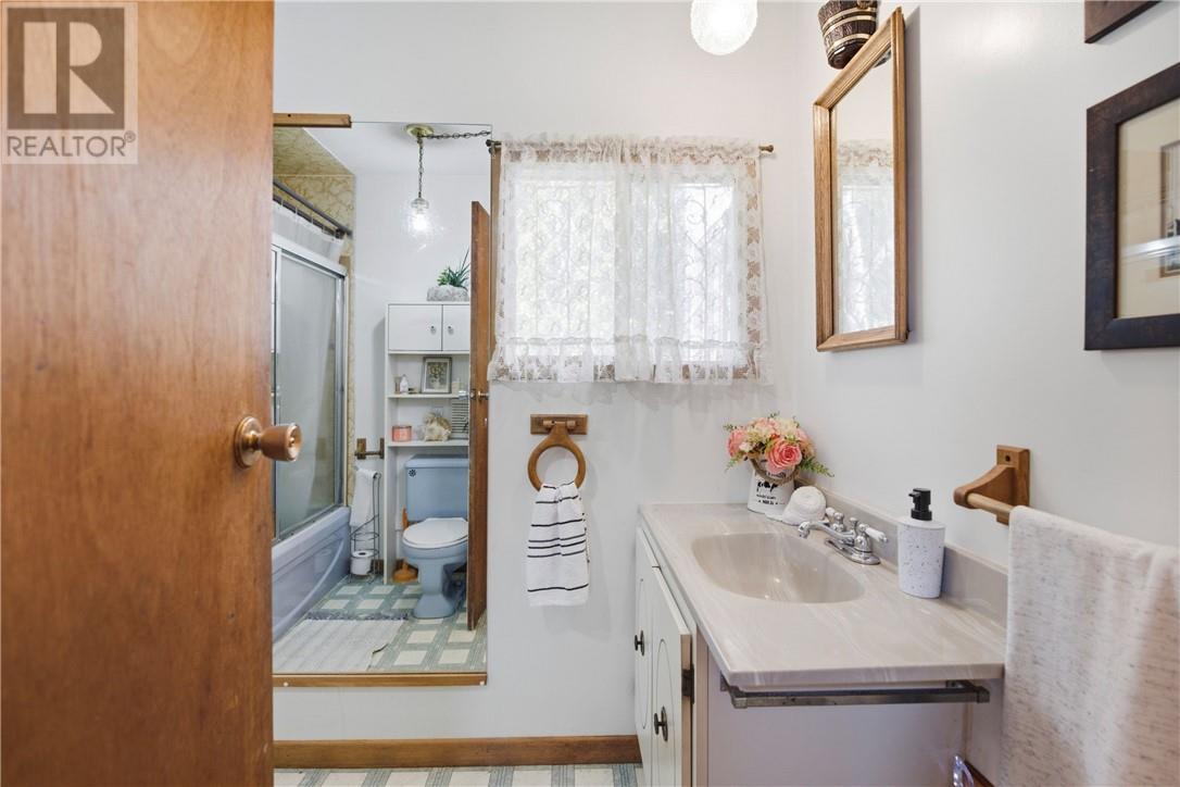 25 Savard Road, Wahnapitae, Ontario  P0M 3C0 - Photo 6 - 2129549