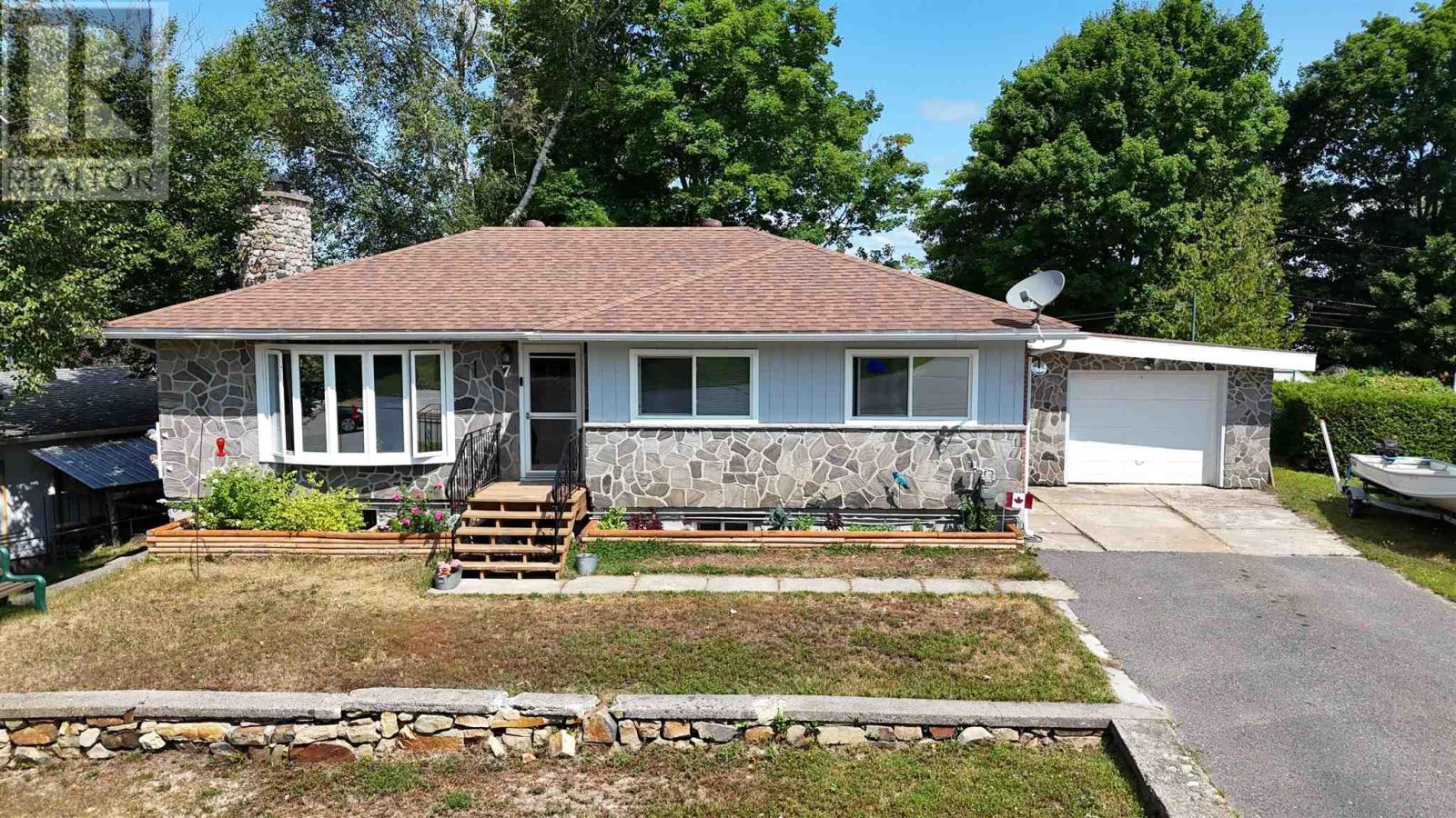 7 Holt PL, Elliot Lake, Ontario