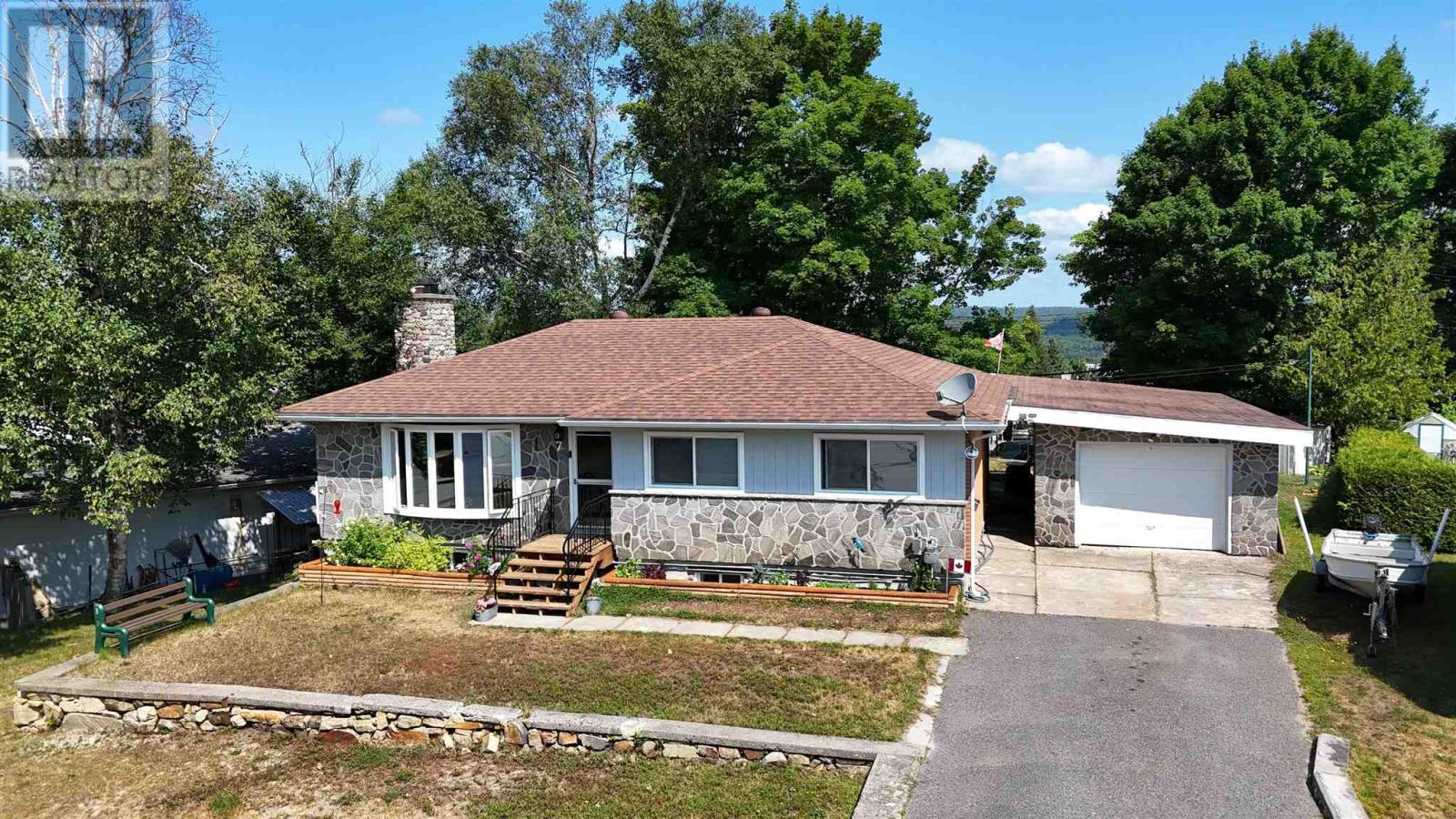 7 Holt Pl, Elliot Lake, Ontario  P5A 1V3 - Photo 2 - SM261990