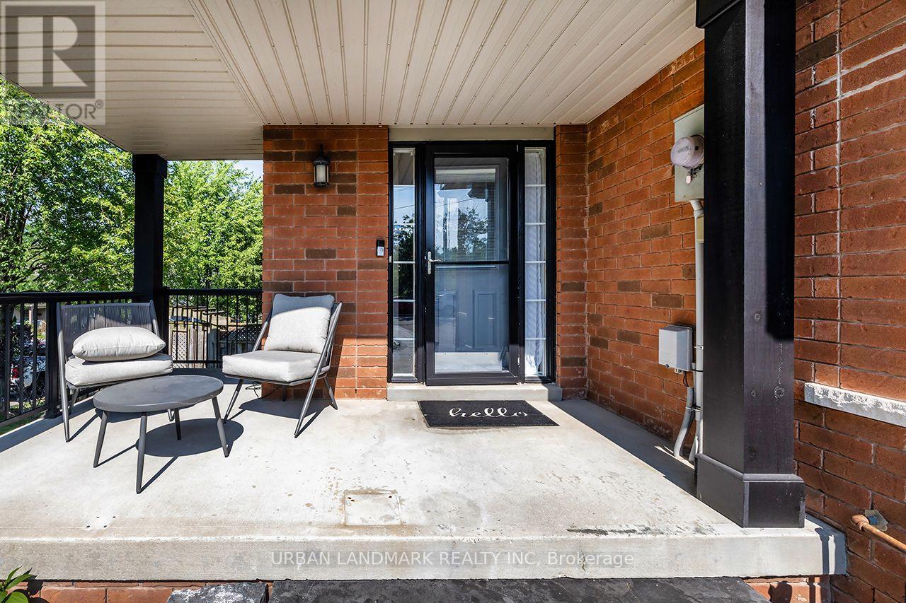 69 Dodds Square, Clarington, Ontario  L1C 5N2 - Photo 4 - E13619780