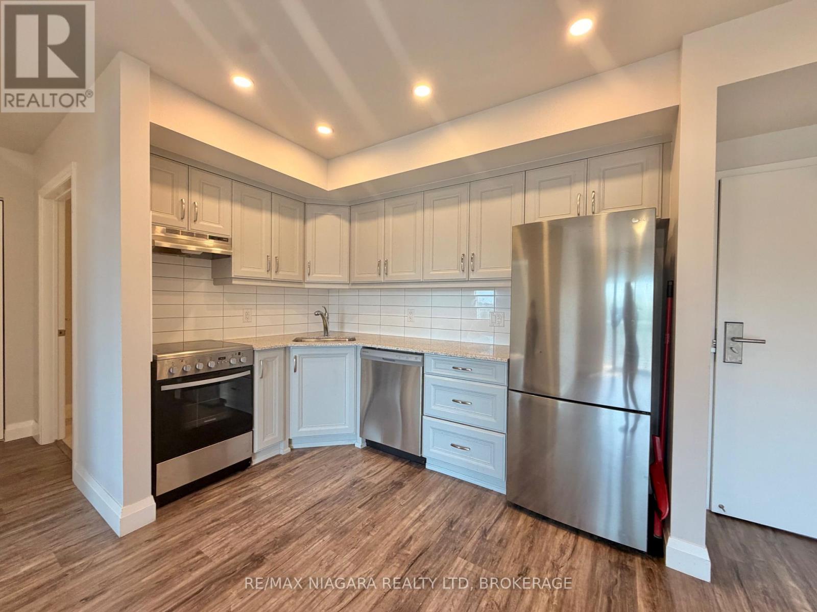 405 - 5698 MAIN STREET, Niagara Falls, Ontario