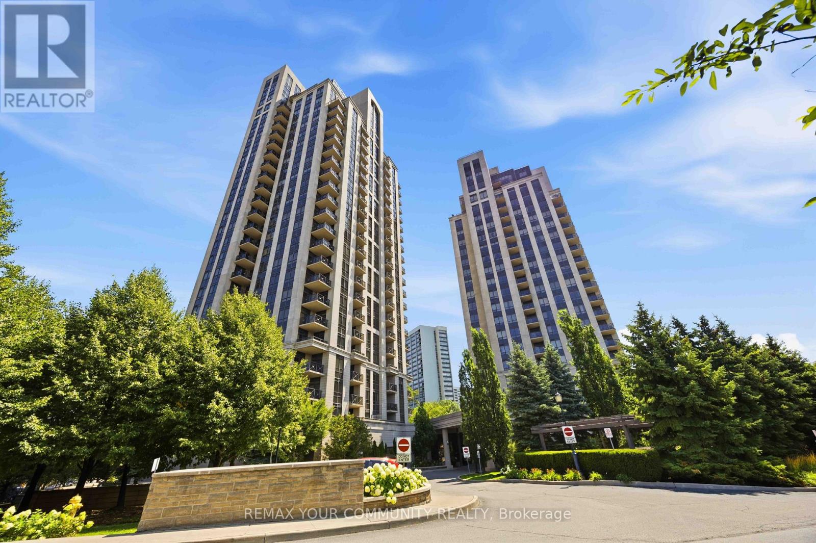 <div class="slider-price">$669,000</div><p>1807 - 133 Wynford Drive, Toronto, Ontario</p>