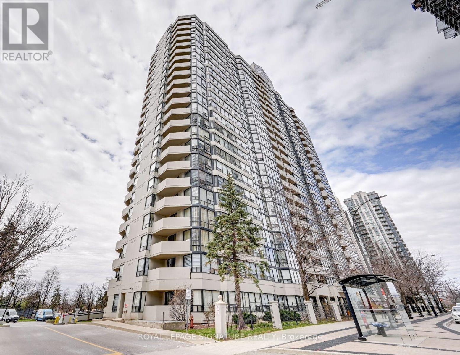 2209 - 330 Rathburn Road W, Mississauga, Ontario  L5B 3Y1 - Photo 1 - W13619808