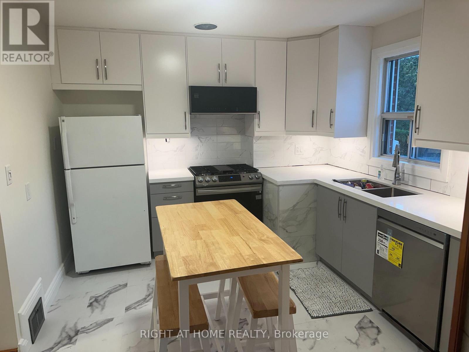 309 Queen Mary Drive, Oakville, Ontario  L6K 3L5 - Photo 6 - W13619834