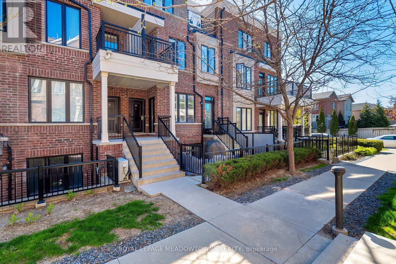 19 - 10 Carnation Avenue, Toronto, Ontario  M8V 0B8 - Photo 4 - W13619936