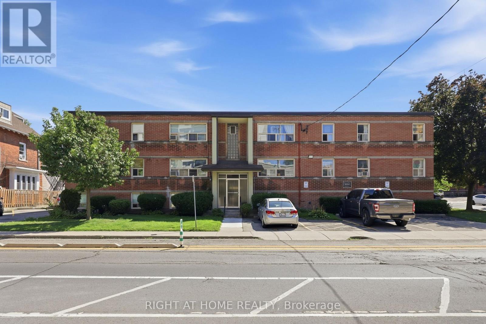 11 - 223 Macnab Street S, Hamilton, Ontario  L8P 3C9 - Photo 2 - X13619900