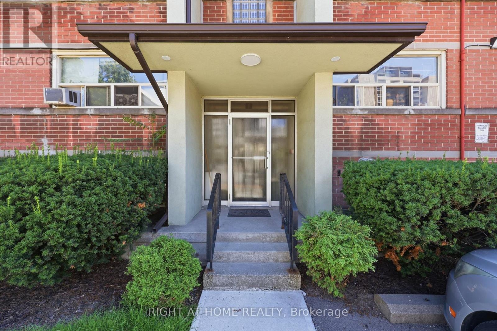 11 - 223 Macnab Street S, Hamilton, Ontario  L8P 3C9 - Photo 3 - X13619900