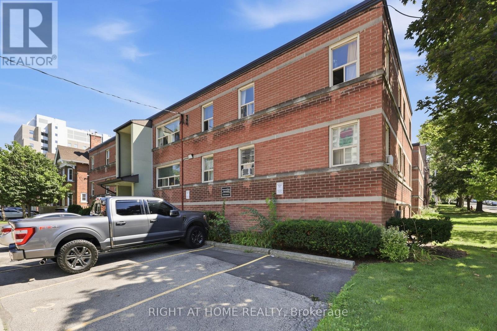 11 - 223 Macnab Street S, Hamilton, Ontario  L8P 3C9 - Photo 4 - X13619900