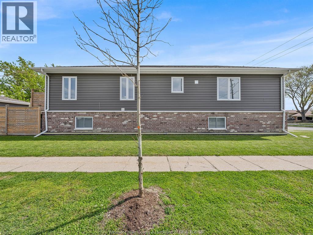 702 Lesperance Road, Tecumseh, Ontario  N8N 1W7 - Photo 4 - 26016841