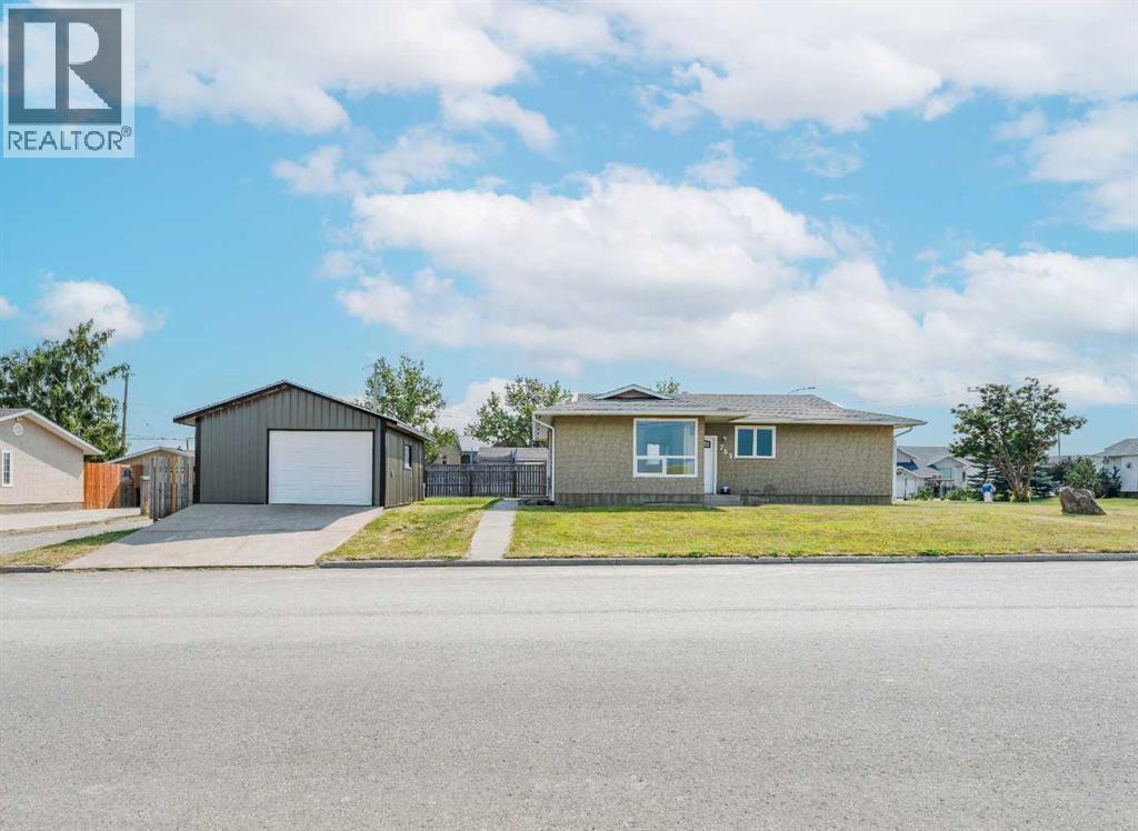 755 East Avenue, pincher creek, Alberta
