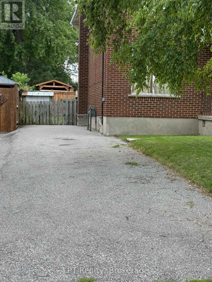 1118 Cedar Street S, Oshawa, Ontario  L1J 3S1 - Photo 4 - E13619988