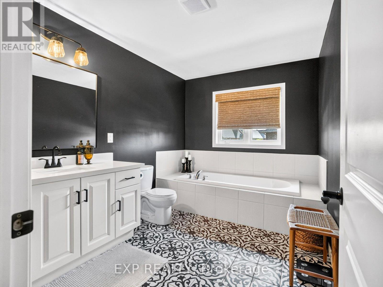 82 Dennis Drive, West Lincoln, Ontario  L0R 2A0 - Photo 19 - X13603988