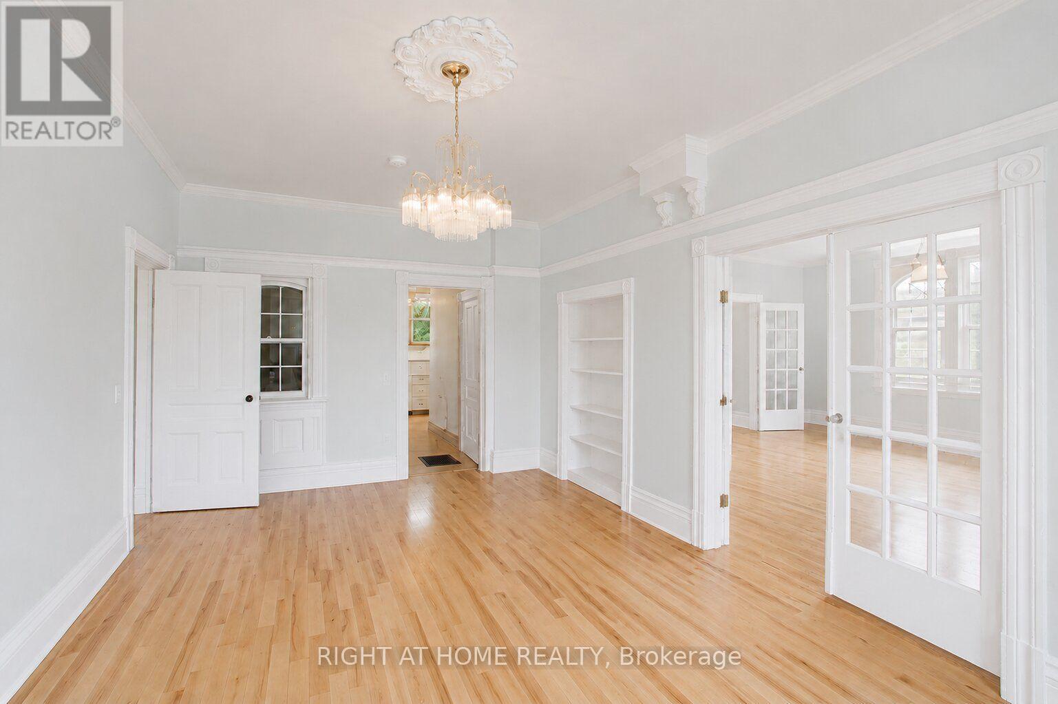 402 Lambton Street E, West Grey, Ontario  N0G 1R0 - Photo 10 - X13166452