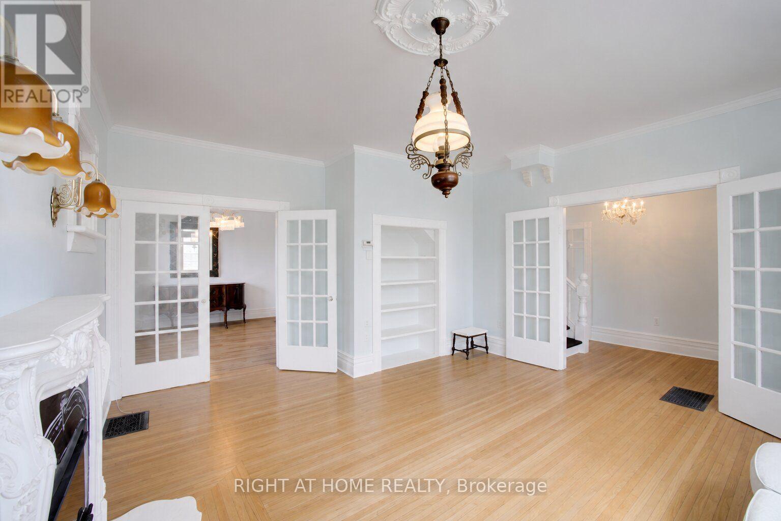 402 Lambton Street E, West Grey, Ontario  N0G 1R0 - Photo 11 - X13166452