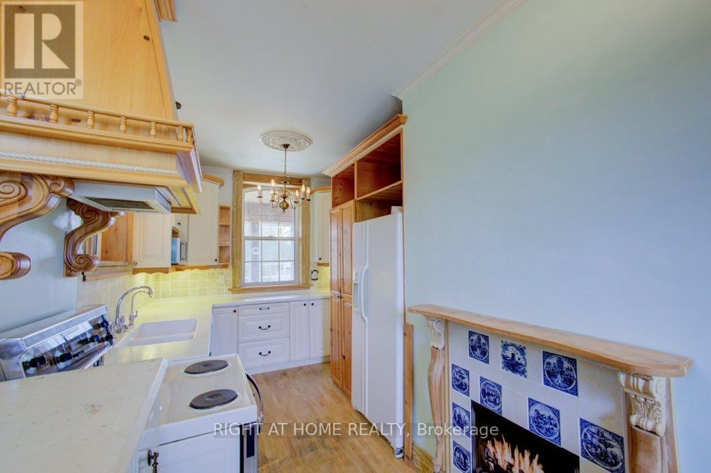 402 Lambton Street E, West Grey, Ontario  N0G 1R0 - Photo 18 - X13166452