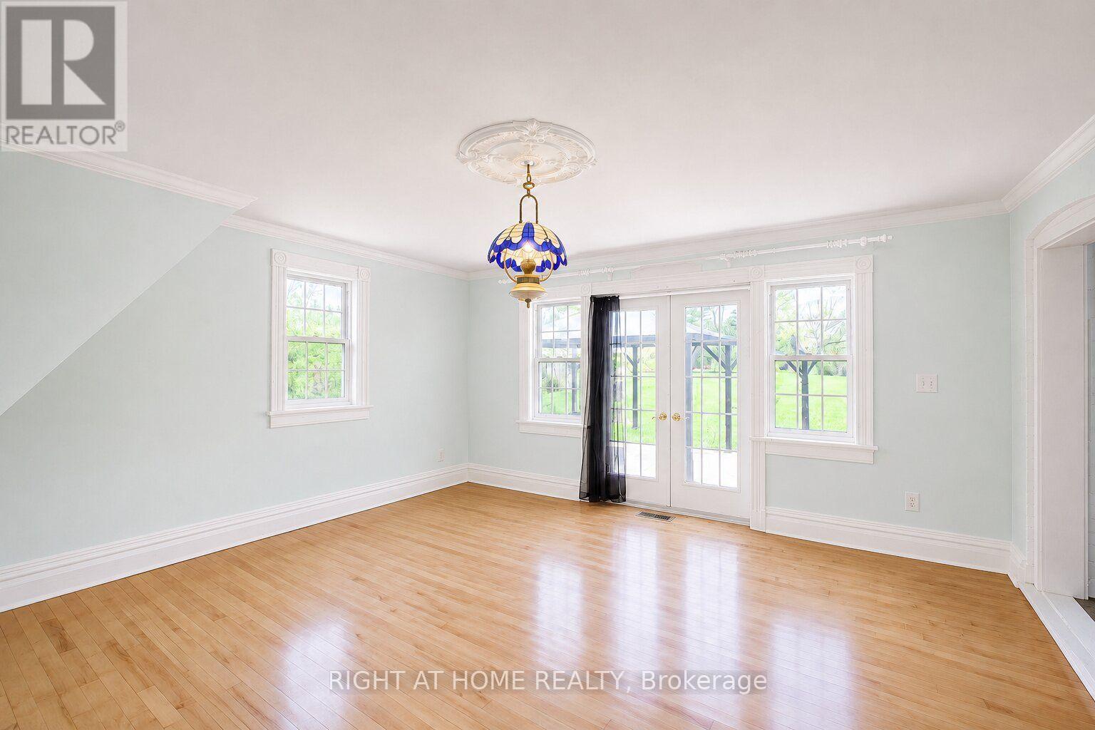 402 Lambton Street E, West Grey, Ontario  N0G 1R0 - Photo 14 - X13166452