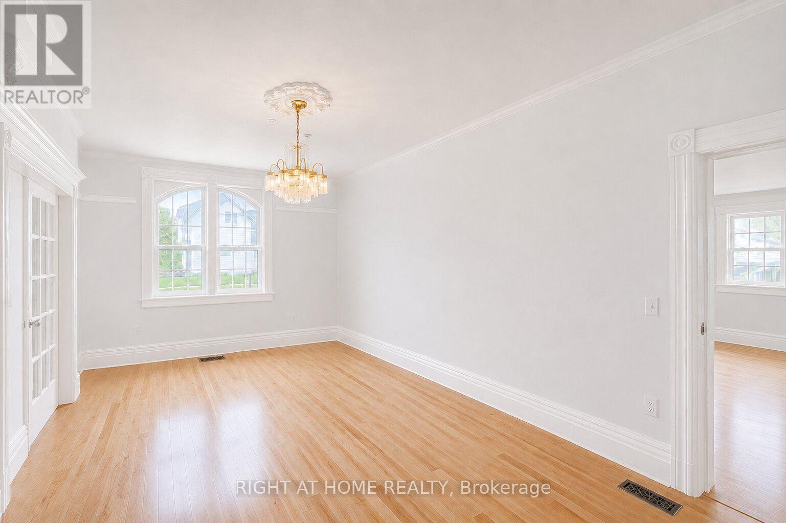 402 Lambton Street E, West Grey, Ontario  N0G 1R0 - Photo 12 - X13166452