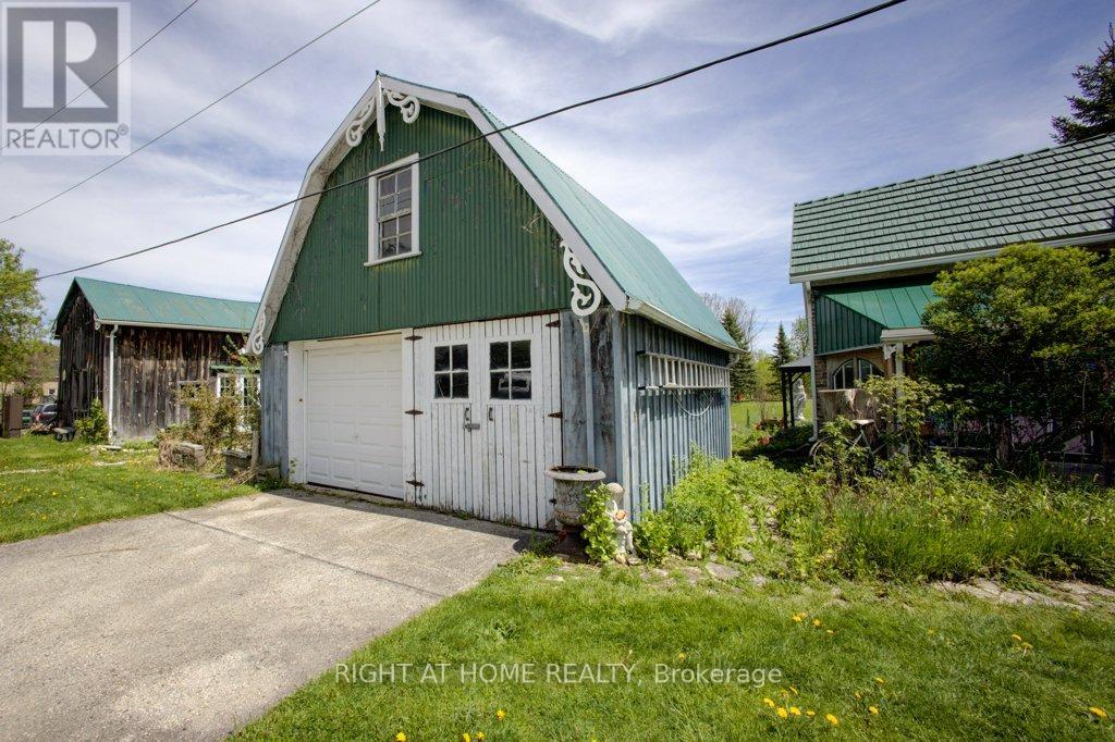 402 Lambton Street E, West Grey, Ontario  N0G 1R0 - Photo 35 - X13166452