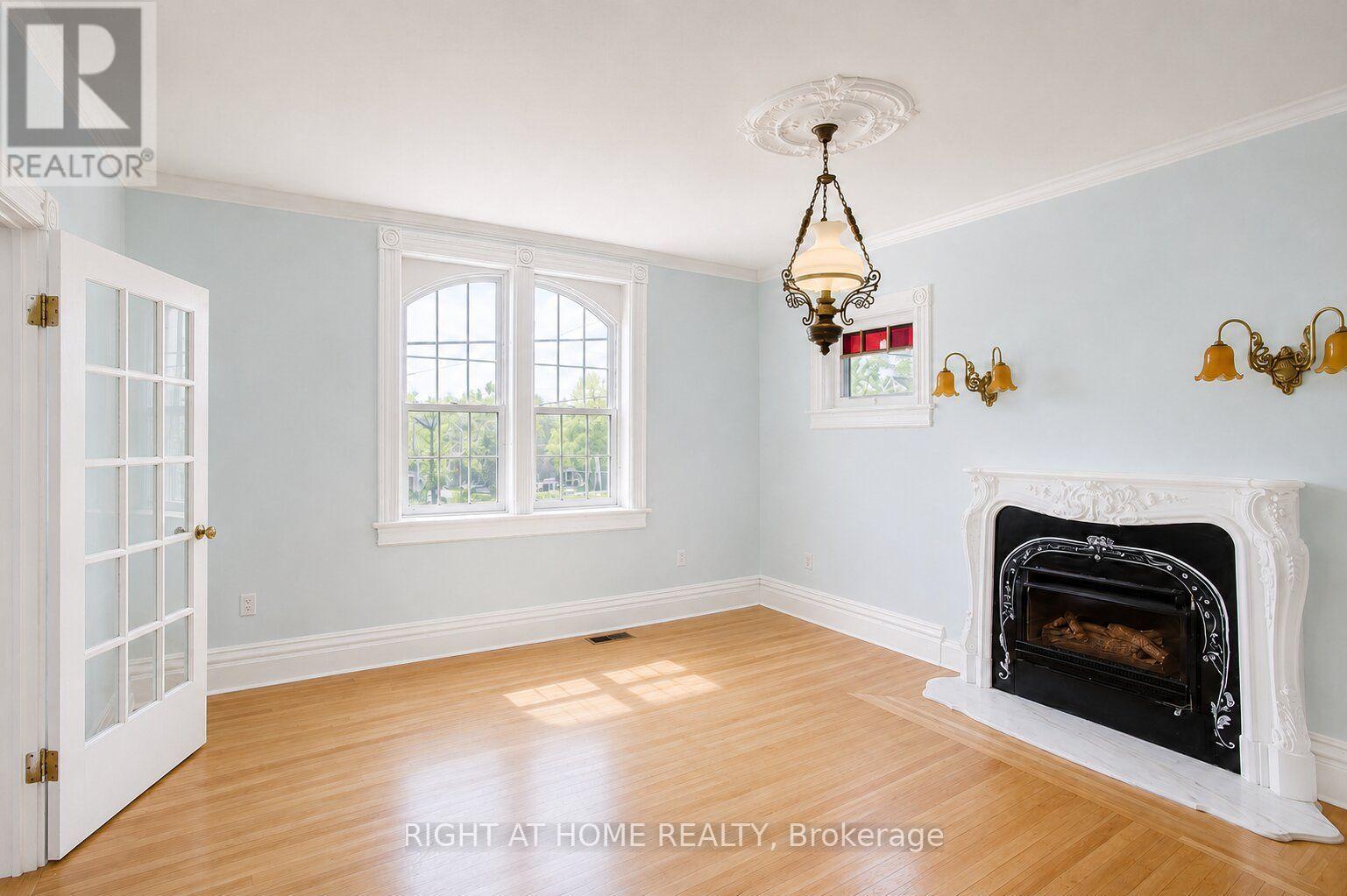 402 Lambton Street E, West Grey, Ontario  N0G 1R0 - Photo 5 - X13166452