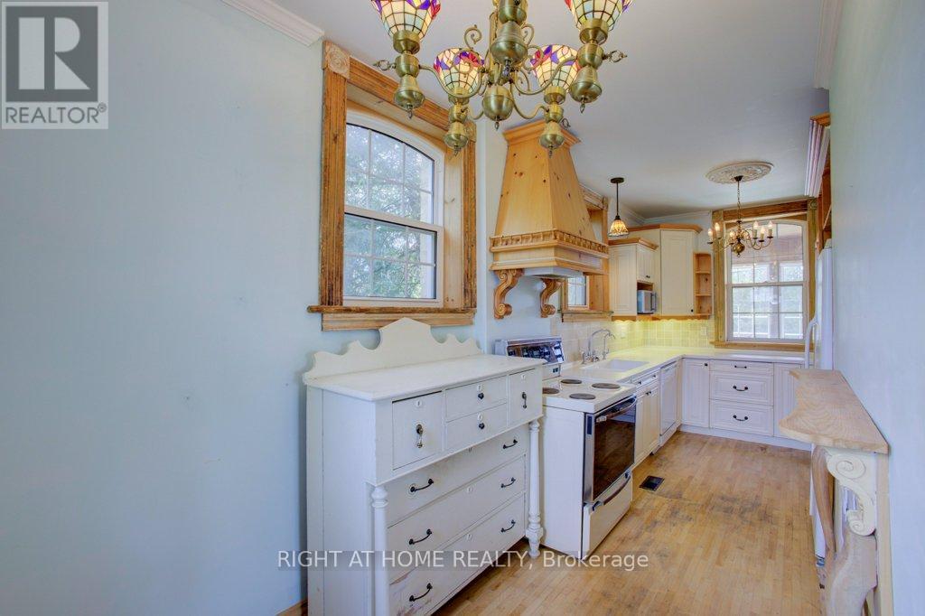 402 Lambton Street E, West Grey, Ontario  N0G 1R0 - Photo 16 - X13166452