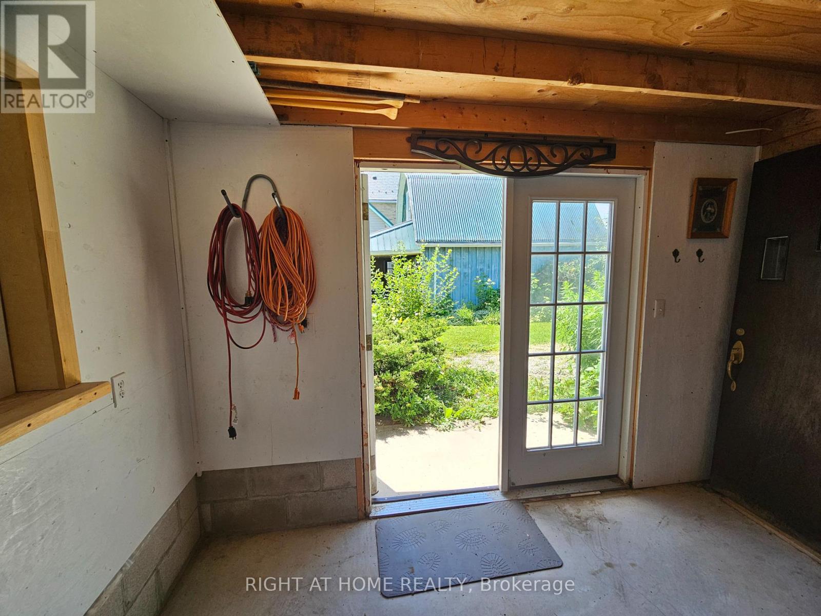 402 Lambton Street E, West Grey, Ontario  N0G 1R0 - Photo 33 - X13166452