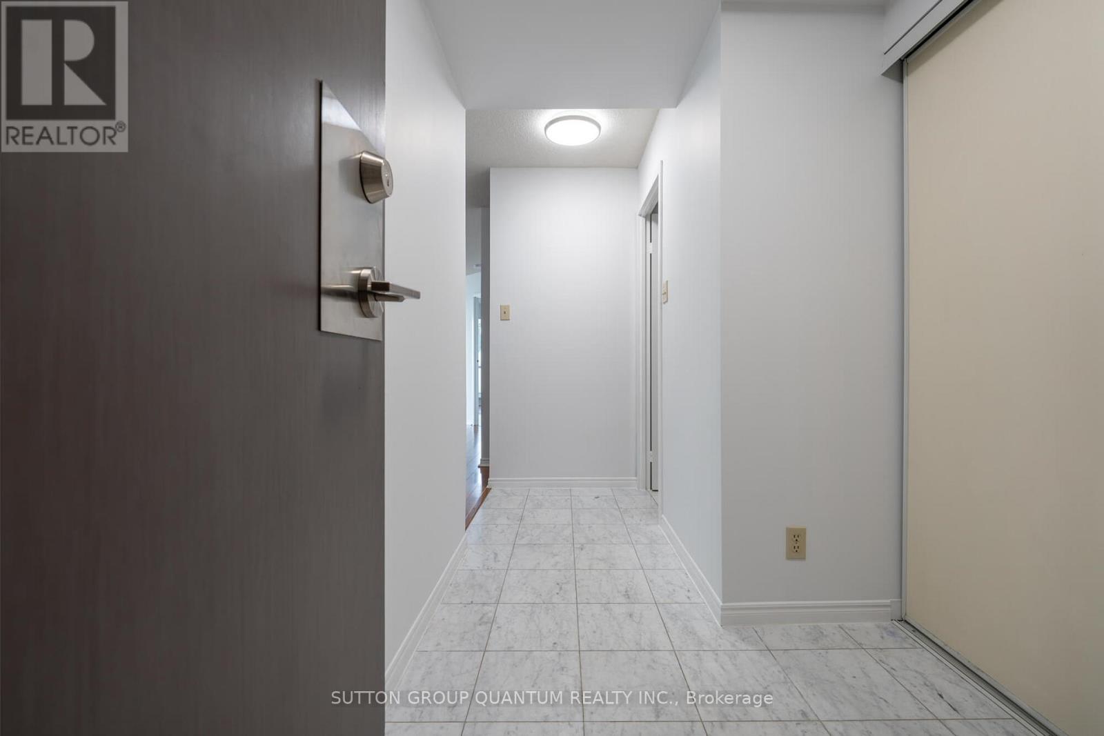 2113 - 10 Yonge Street, Toronto, Ontario  M5E 1R4 - Photo 2 - C13620282