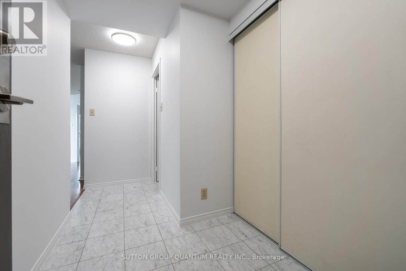 2113 - 10 Yonge Street, Toronto, Ontario  M5E 1R4 - Photo 3 - C13620282