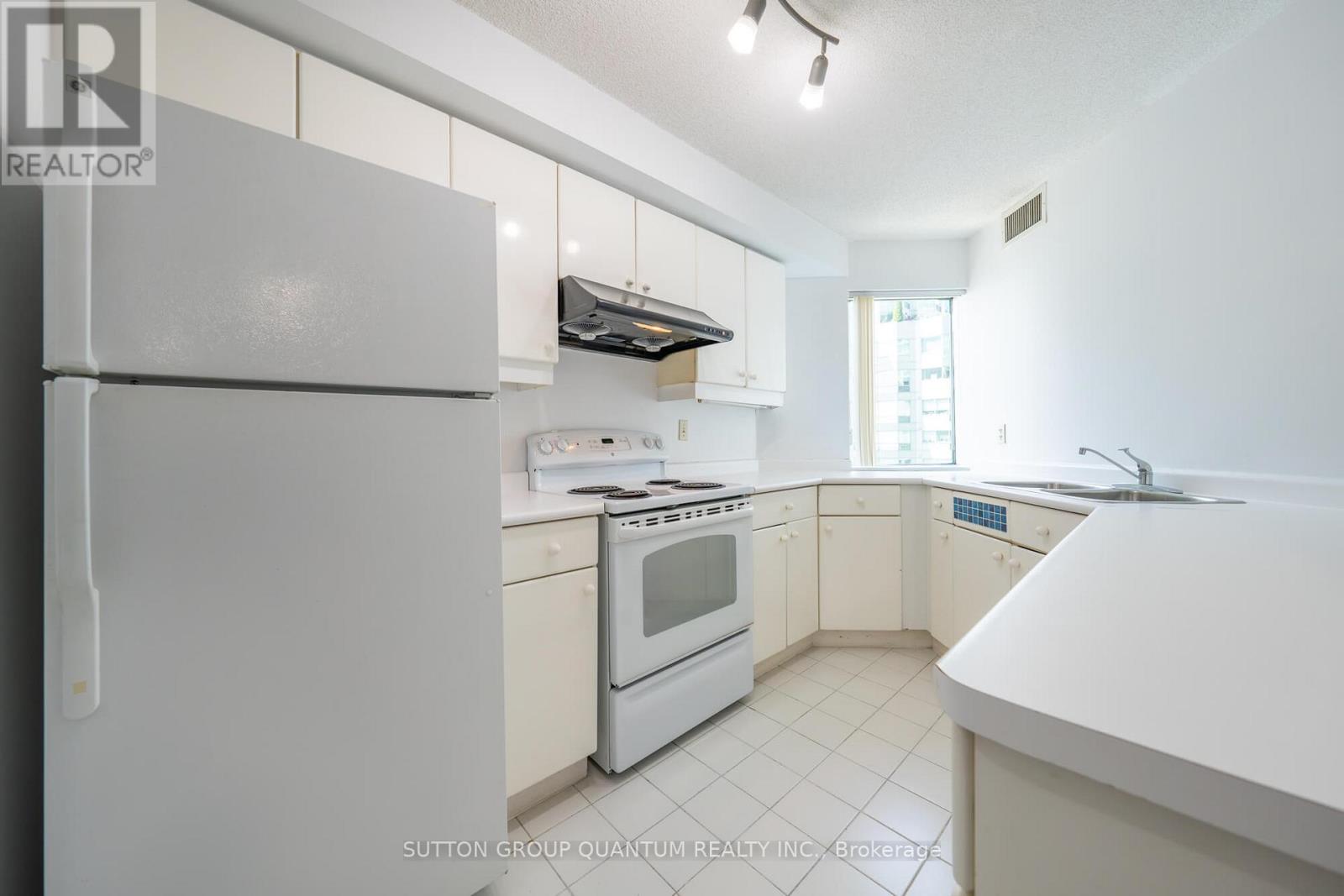 2113 - 10 Yonge Street, Toronto, Ontario  M5E 1R4 - Photo 7 - C13620282
