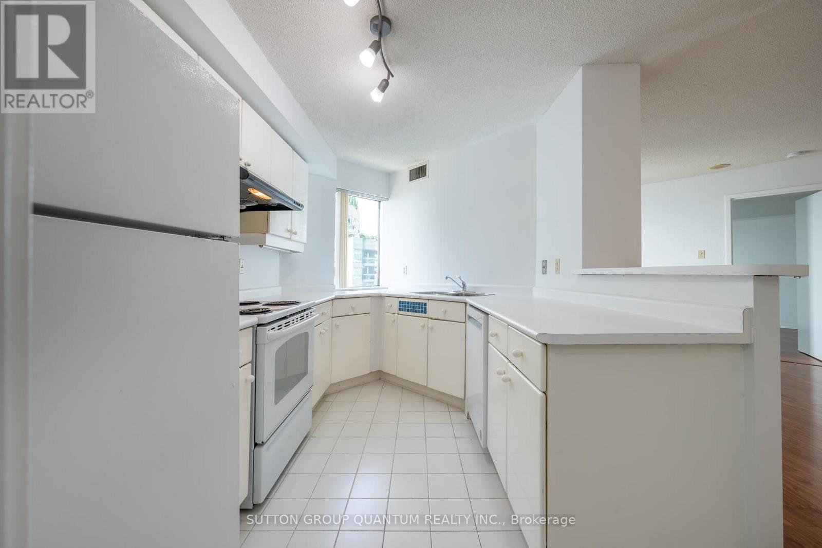 2113 - 10 Yonge Street, Toronto, Ontario  M5E 1R4 - Photo 8 - C13620282