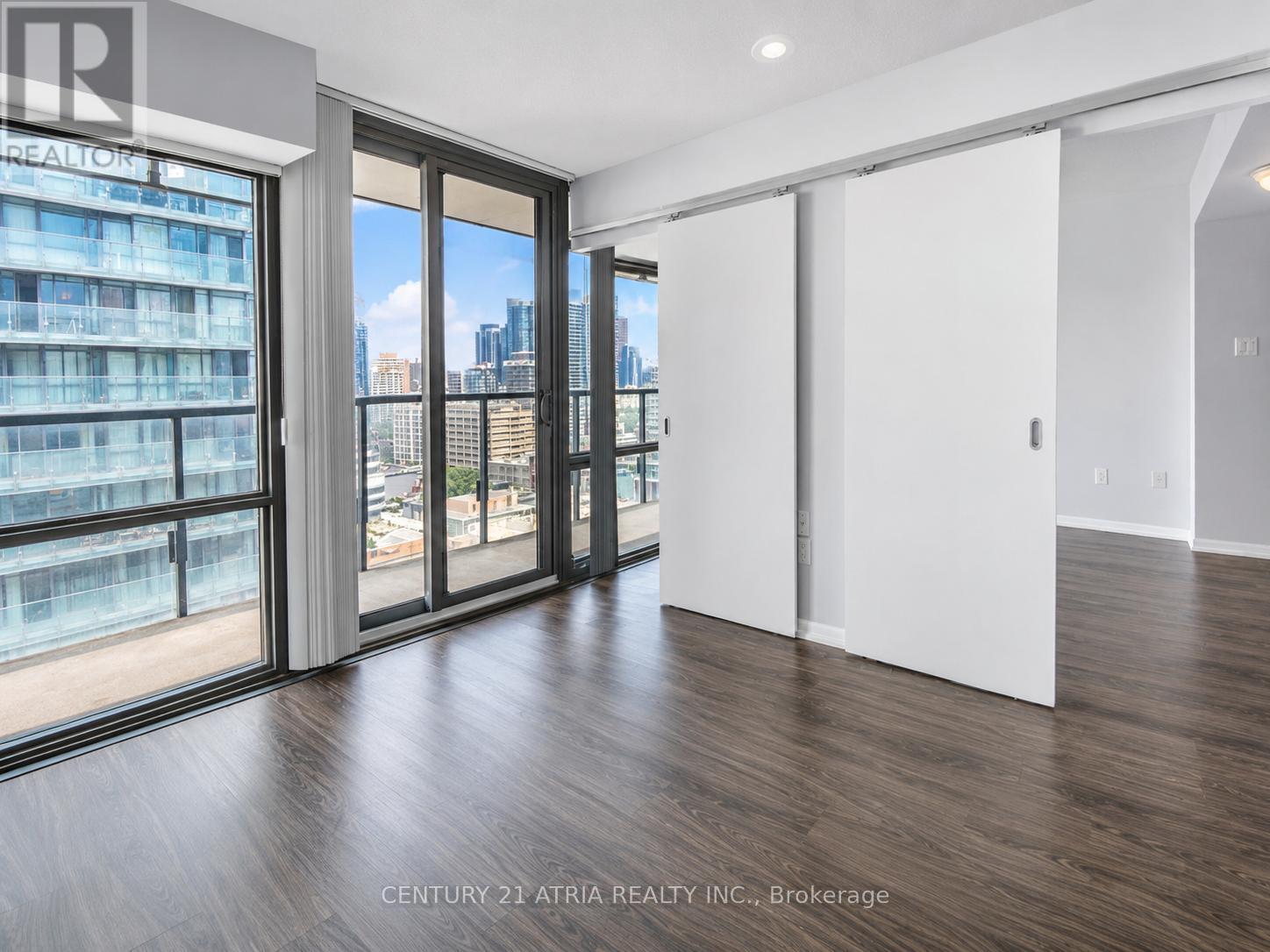 1910 - 38 Grenville Street, Toronto, Ontario  M4Y 1A5 - Photo 3 - C13620302