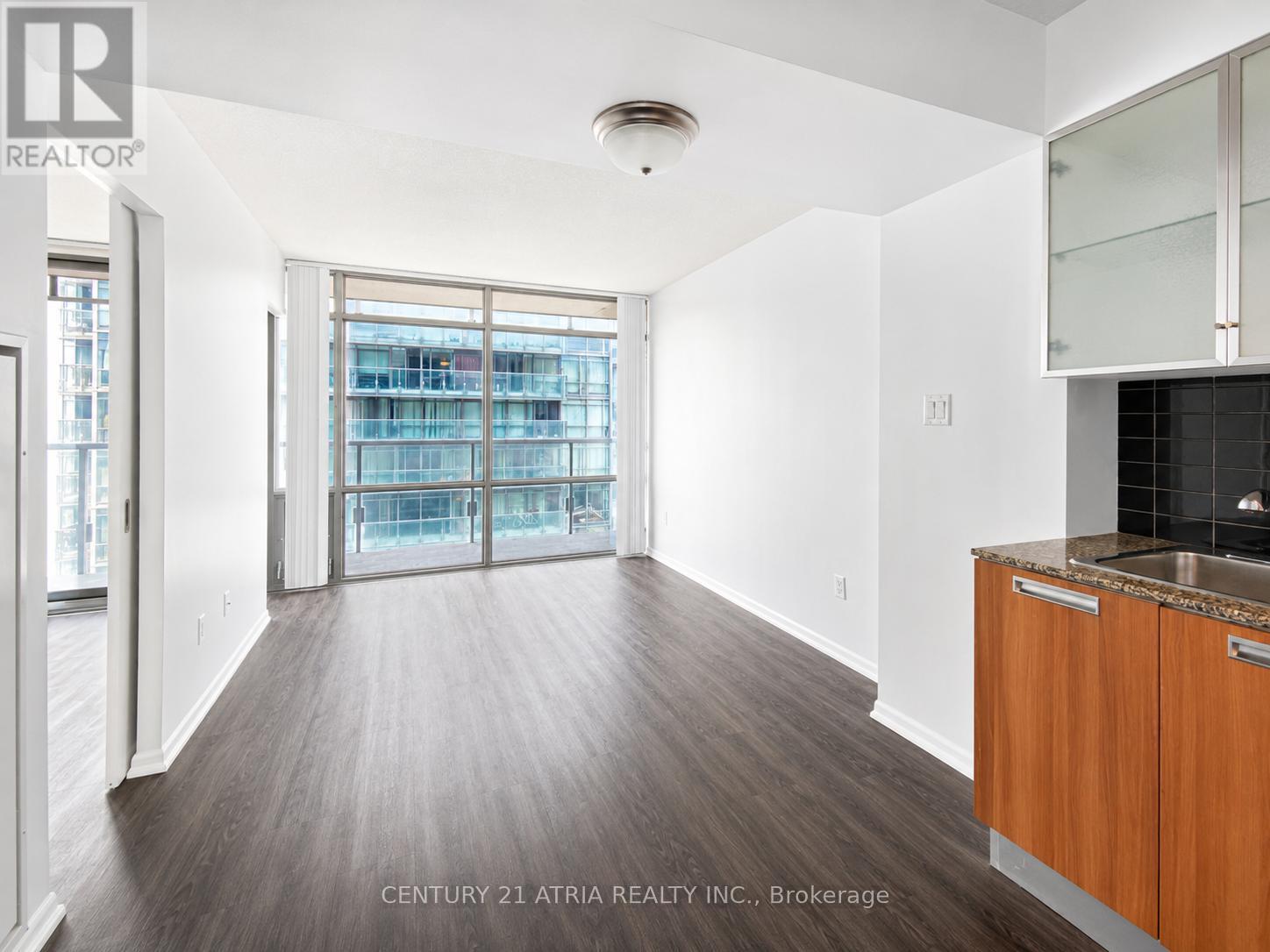 1910 - 38 Grenville Street, Toronto, Ontario  M4Y 1A5 - Photo 4 - C13620302