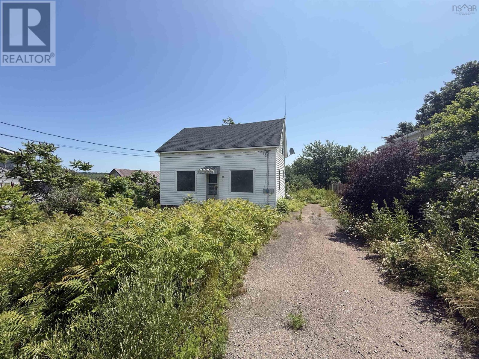 33 South Street, Springhill, Nova Scotia  B0M 1X0 - Photo 2 - 202618761