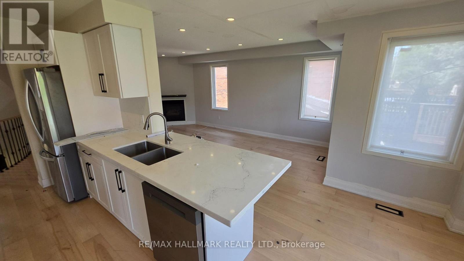 39 Pogson Drive, Whitby, Ontario  L1R 2H9 - Photo 10 - E13620156
