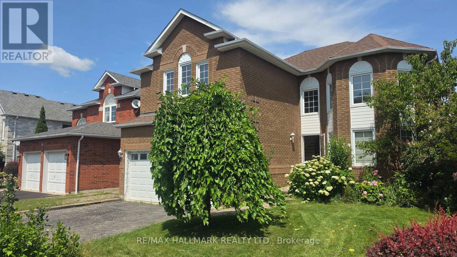 39 Pogson Drive, Whitby, Ontario  L1R 2H9 - Photo 2 - E13620156