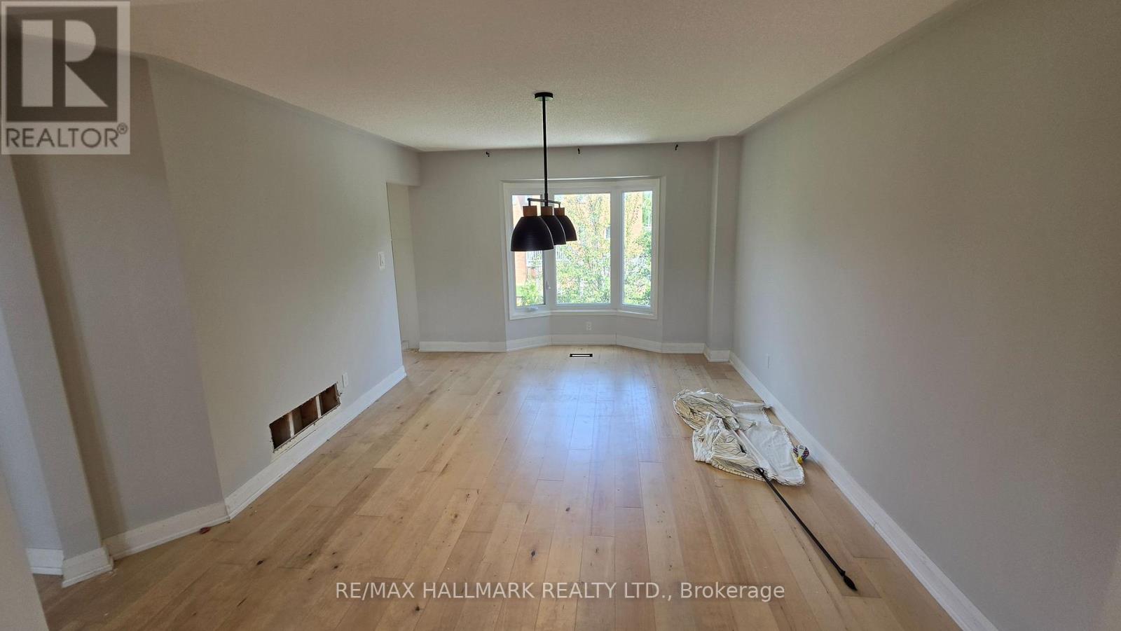 39 Pogson Drive, Whitby, Ontario  L1R 2H9 - Photo 8 - E13620156