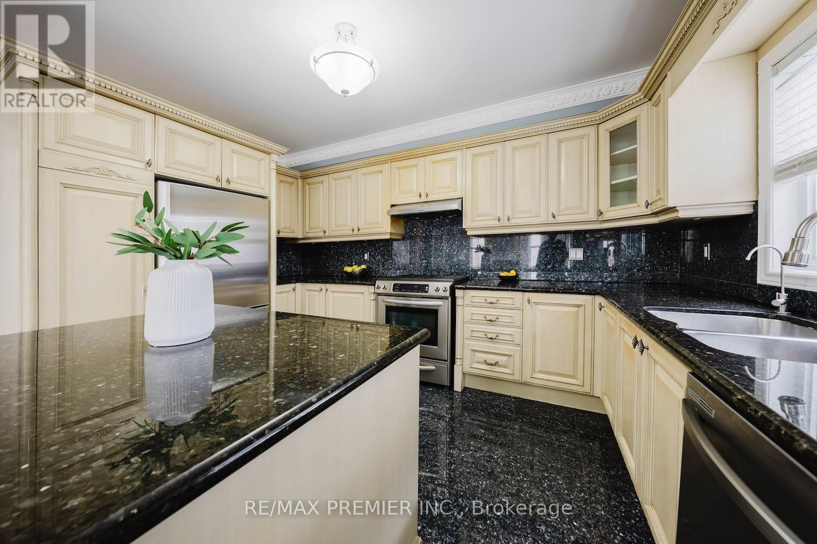 Upper - 16 St Michele Place, Vaughan, Ontario L4H 1H3 - Photo 16 - N13620244