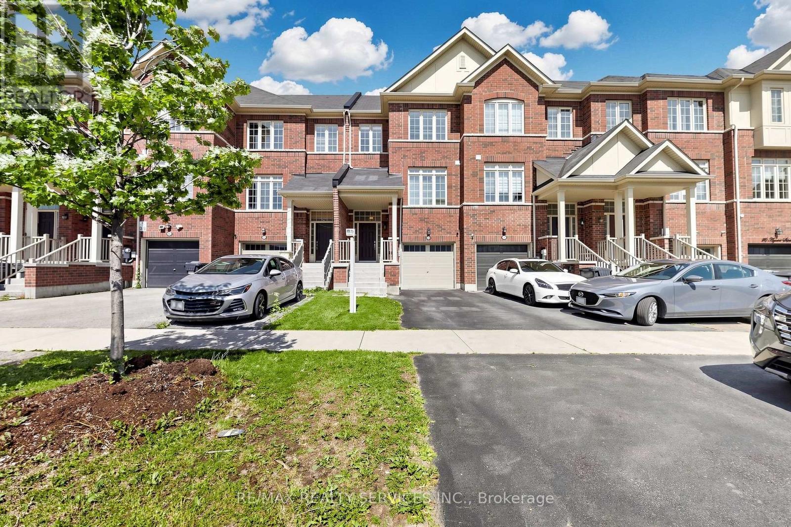32 Agava Street, Brampton, Ontario L7A 4S5 - Photo 2 - W13620118