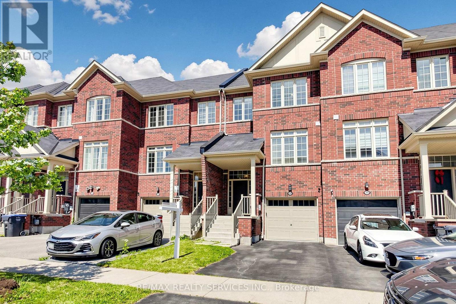 32 Agava Street, Brampton, Ontario L7A 4S5 - Photo 3 - W13620118