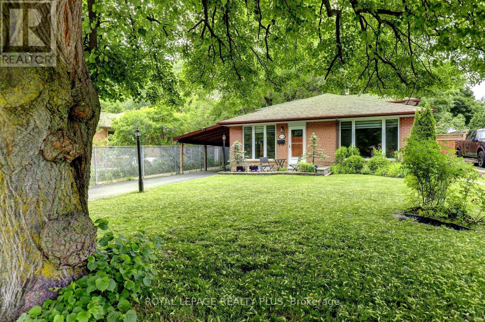 2694 Truscott Drive, Mississauga, Ontario  L5J 2B7 - Photo 2 - W13620336