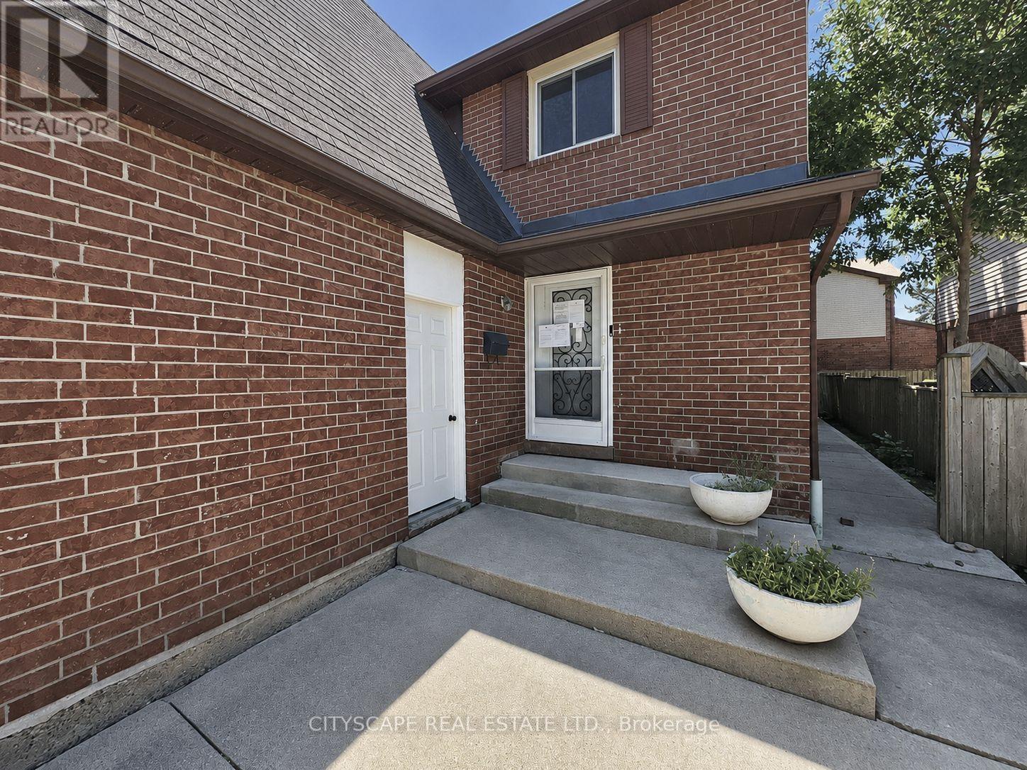 3 Gervais Drive, Brampton, Ontario  L6Y 2V3 - Photo 4 - W13620344