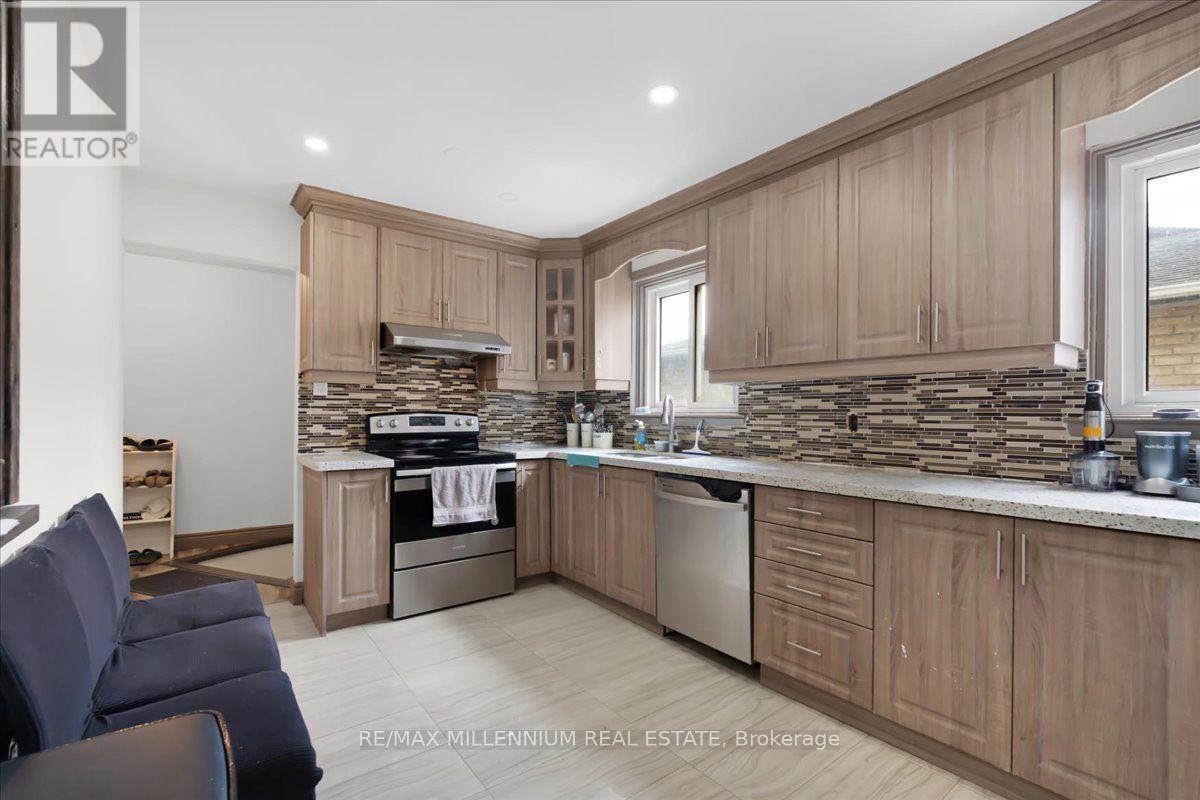 26 Talbot Street, Brampton, Ontario  L6X 2P5 - Photo 5 - W13620348