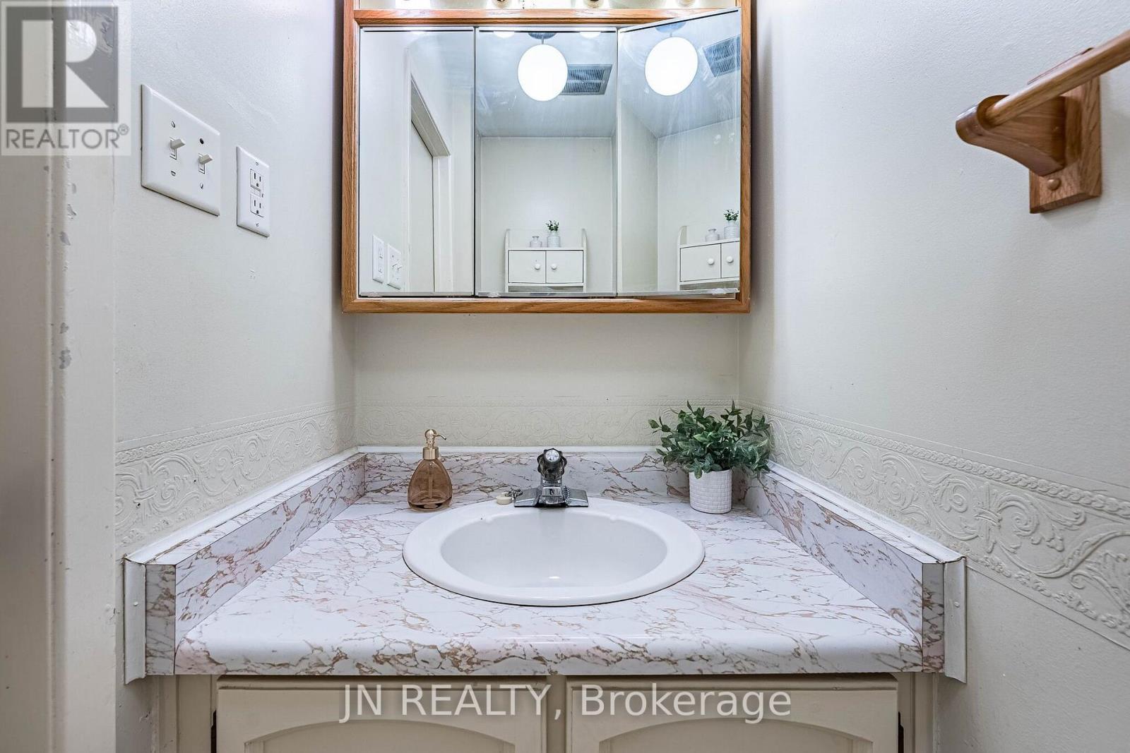 15 Gatwick Lane, Brampton, Ontario L6S 2E4 - Photo 21 - W13620350