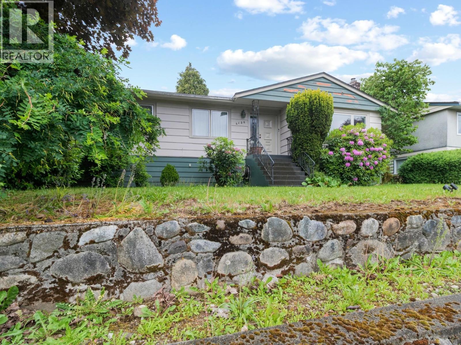 4156 Castlewood Crescent, Burnaby, British Columbia  V5G 2M2 - Photo 2 - R3130207